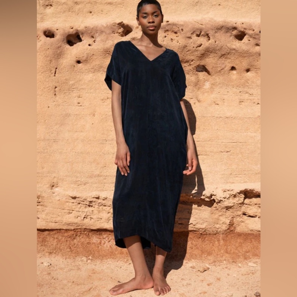 NWT Soiree Silky Cupro Midi Maxi Dress - Midnight Blue
1X XL L